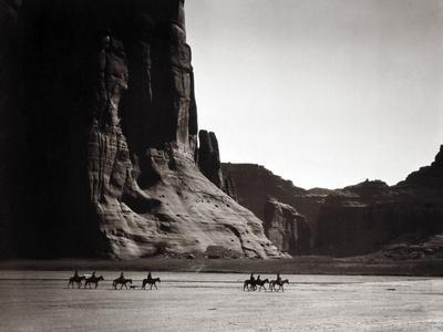 Navajos: Canyon De Chelly, 1904 - Photographic Print, 12x9